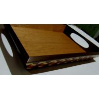 Bandeja rectangular de madera con incrustaciones de madera varios tonos